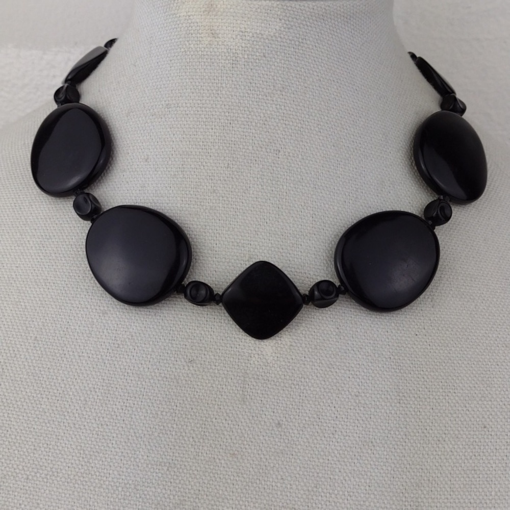 Black Chunky Flat & Faceted Resin Bead Exquisitely Designed Necklace